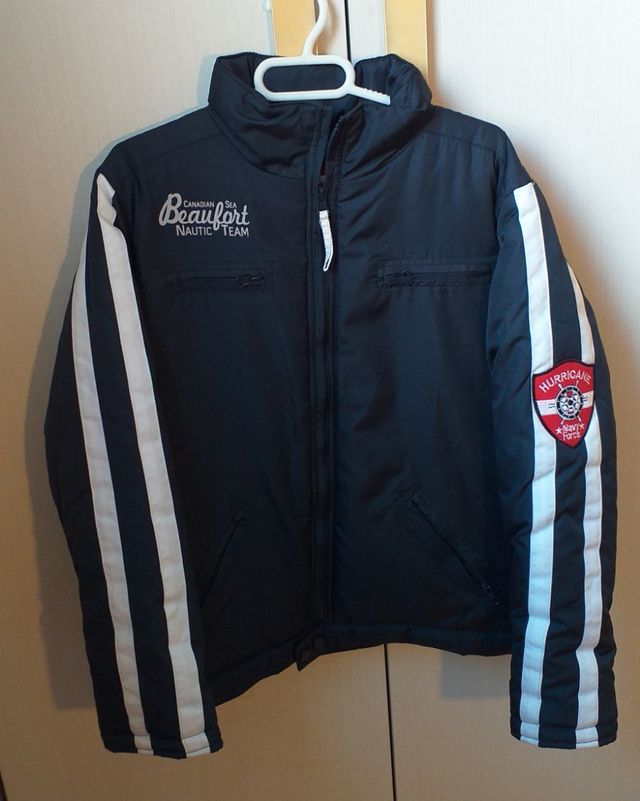 Abrigo tipo plumífero.