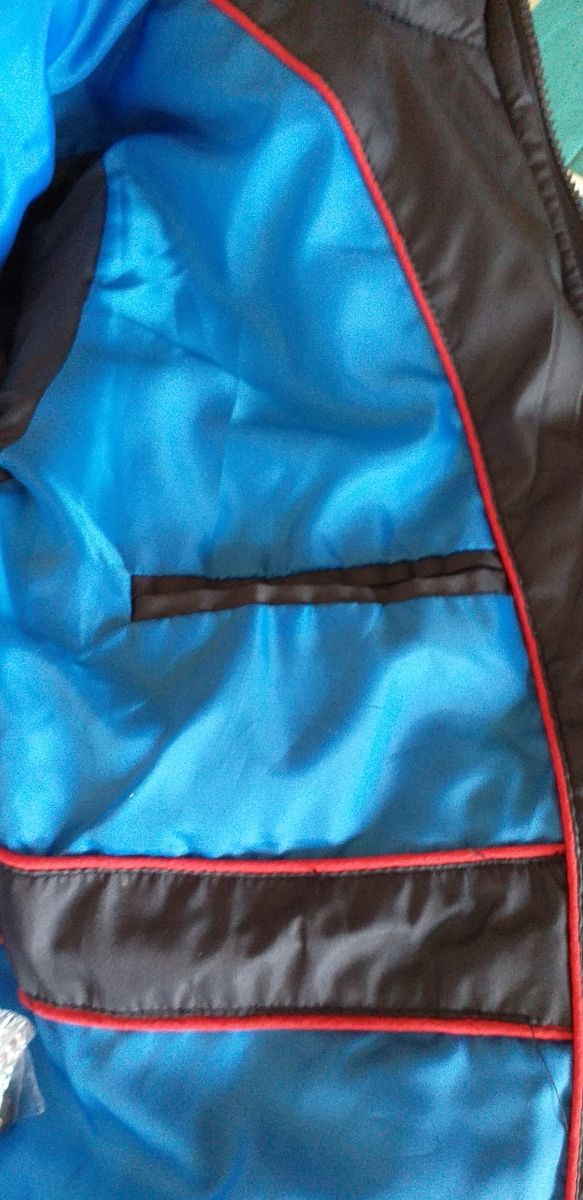 Abrigo tipo plumífero.