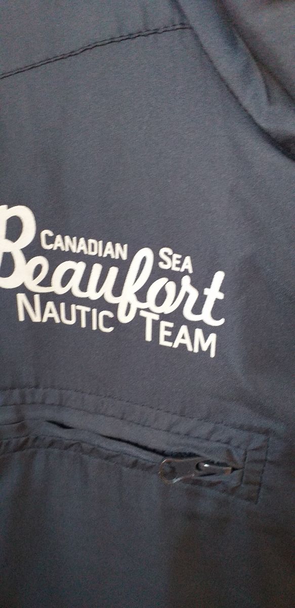 Abrigo tipo plumífero.