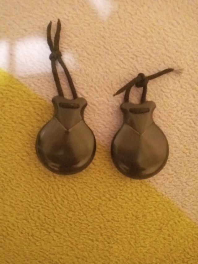 Castañuelas de madera antiguas
