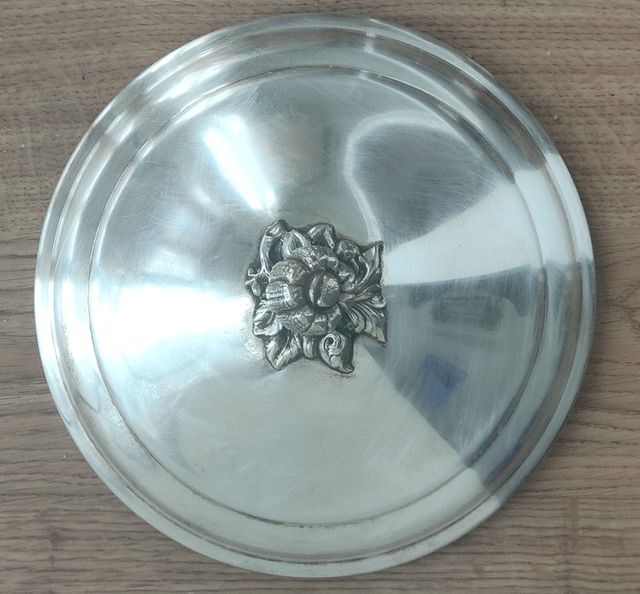 Sopera antigua de alpaca con baña de plata