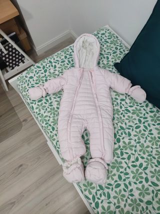 Buzo bebe 3-6meses, coconut ( el corte inglés) de segunda mano por 7 EUR en  Alicante en WALLAPOP