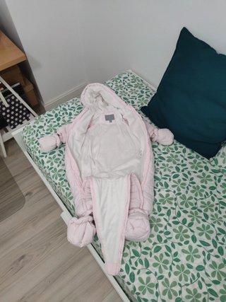 Buzo bebe 3-6meses, coconut ( el corte inglés) de segunda mano por 7 EUR en  Alicante en WALLAPOP
