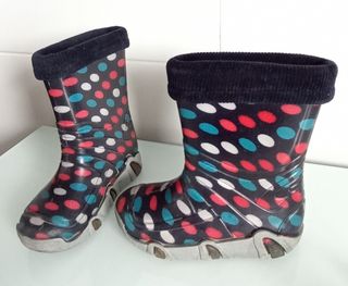 Botas agua con forro calentitas de segunda mano por 5 EUR en Madrid en  WALLAPOP