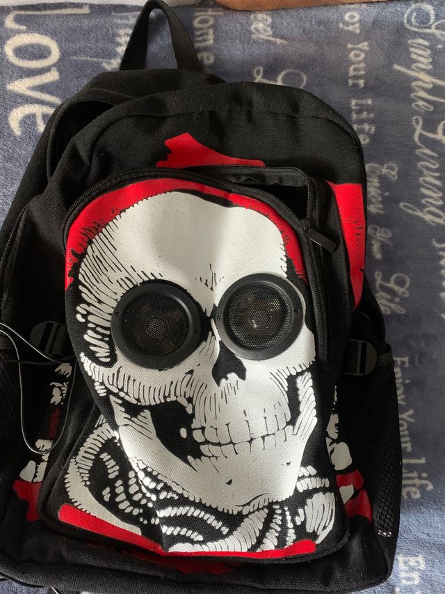 Mochila con altavoces incorporados