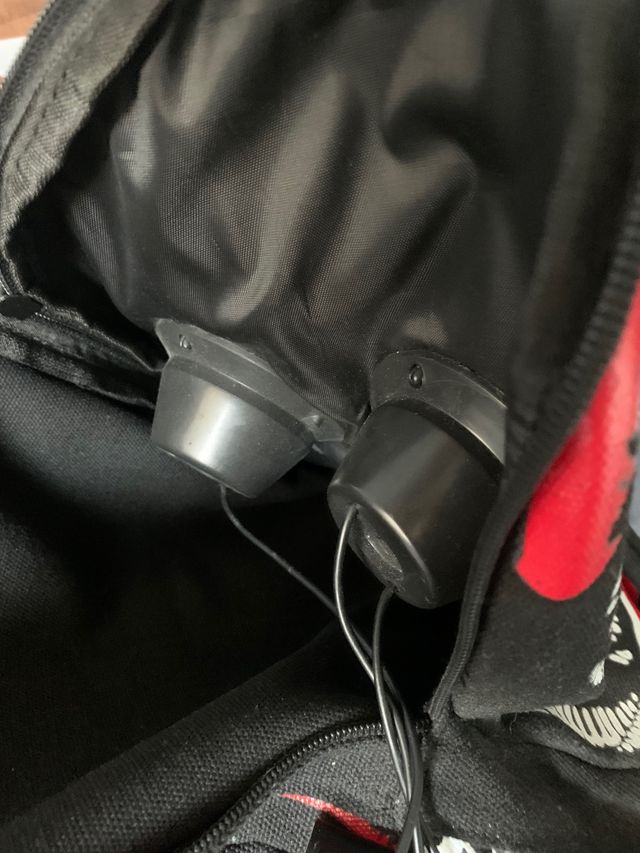 Mochila con altavoces incorporados