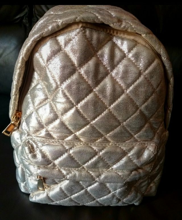 Mochila dorada