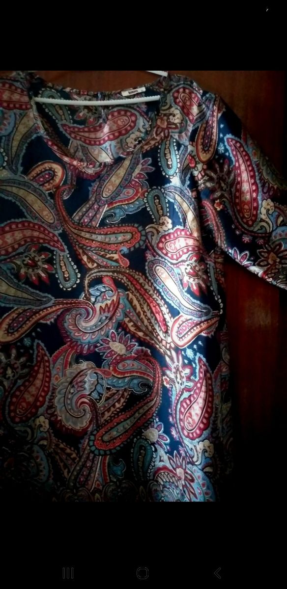 vestido raso estampado cachemir