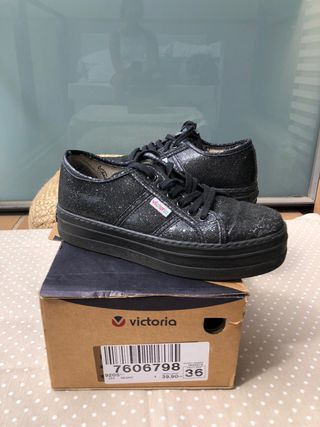Zapatillas plataforma Victoria purpurina talla 36 de segunda mano por 18  EUR en Madrid en WALLAPOP