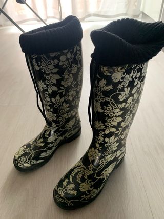 Botas de agua número 35 de segunda mano por 6 EUR en Madrid en WALLAPOP