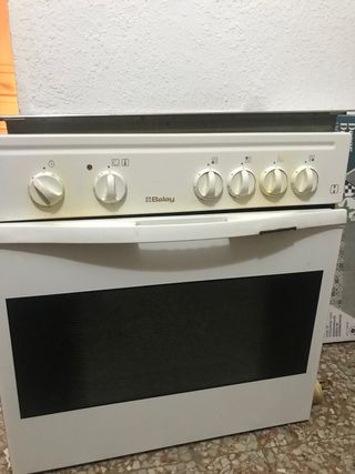 Horno y vitrocerámica Balay modelo 503 de segunda mano por 60 EUR en León  en WALLAPOP