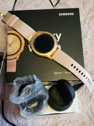 Samsung galaxy watch 42mm gold Rose de segunda mano por 180 EUR en Madrid  en WALLAPOP