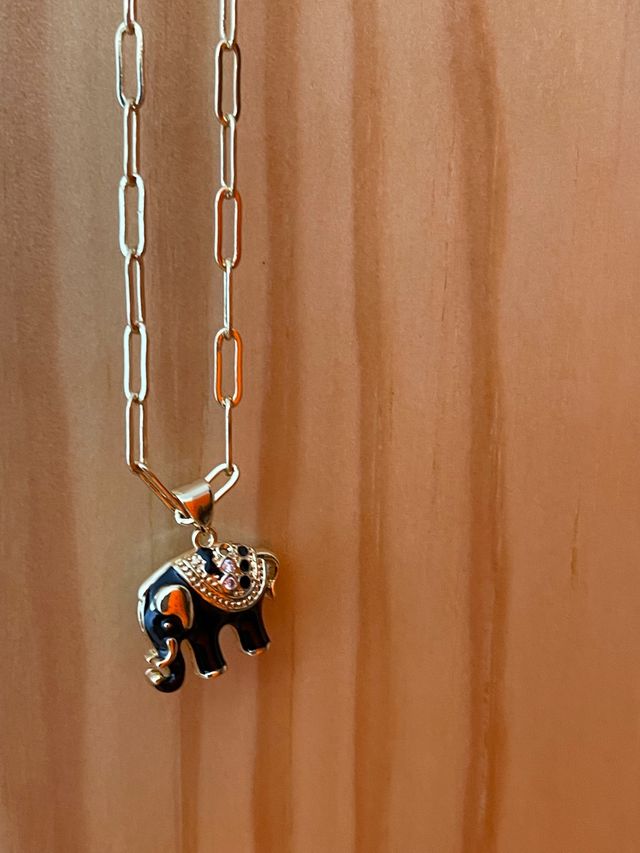 Cadena elefante negro golfi