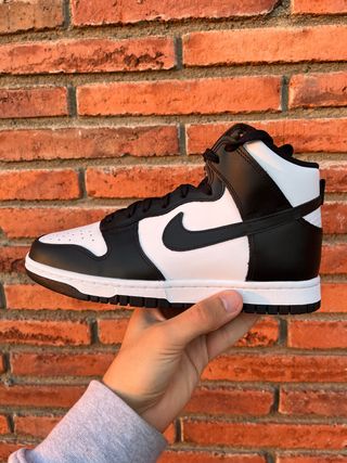 Nike Dunk High Blancas y Negras de segunda mano por 180 EUR en Rubí en  WALLAPOP