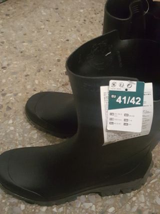 Botas de jardineria decathlon de segunda mano por 10 EUR en L\\'Hospitalet  de Llobregat en WALLAPOP