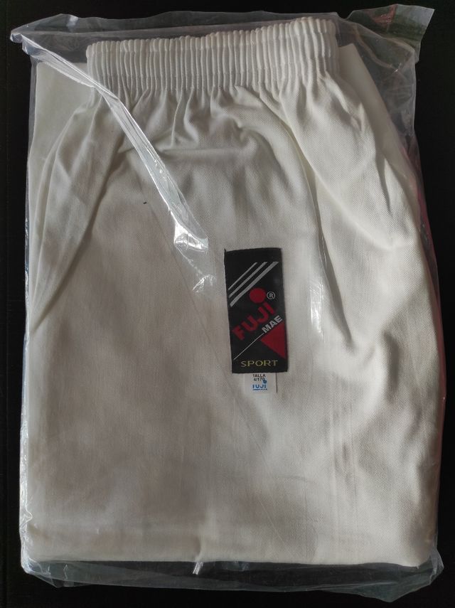 ARTES MARCIALES, KARATEGUI, KIMONO. SIN ESTREN