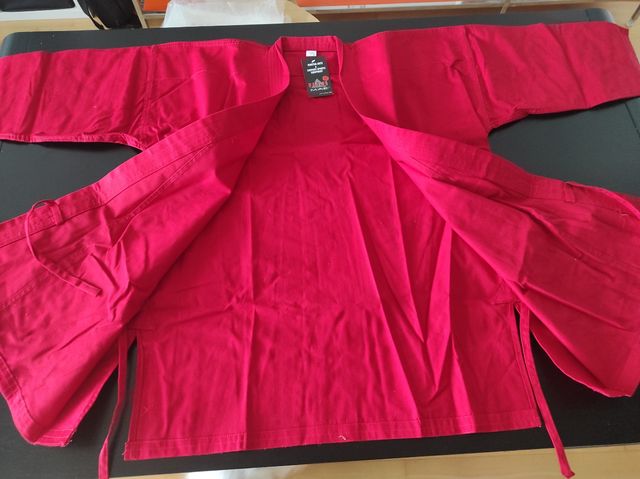 ARTES MARCIALES, KARATEGUI, KIMONO. SIN ESTREN