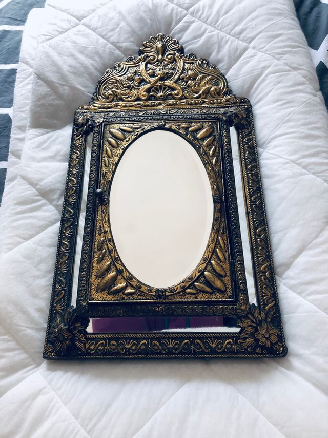 Llavero con espejo de pared antigua