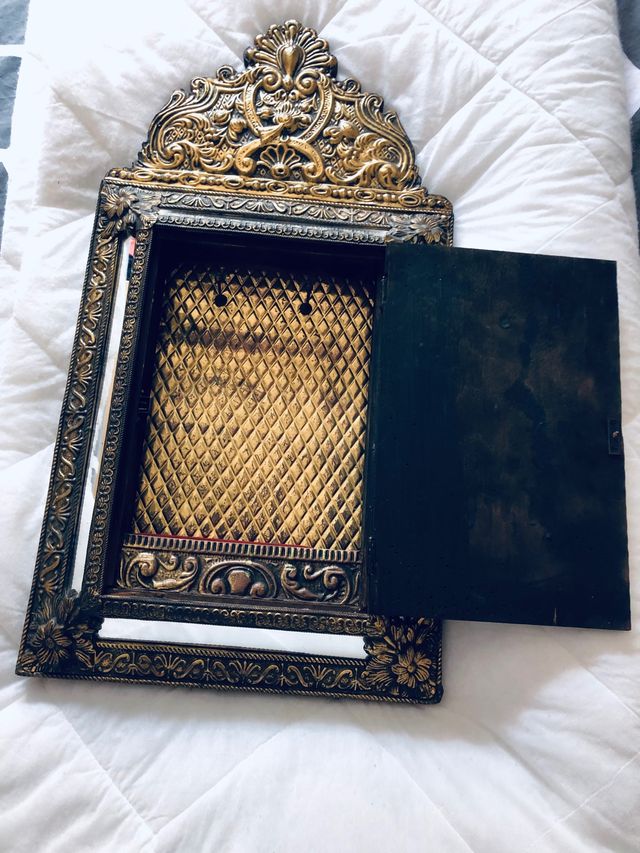 Llavero con espejo de pared antigua