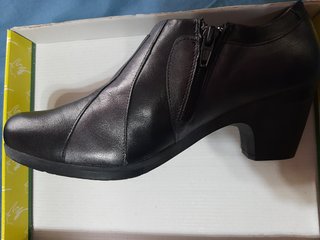 Botines tacón Pitillos n° 39 negro y gris de segunda mano por 45 EUR en  Zaragoza en WALLAPOP