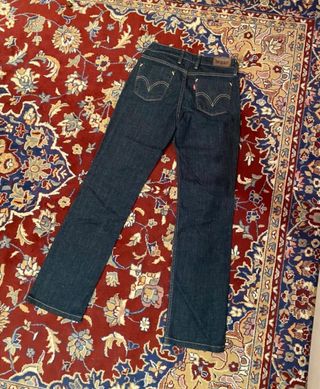 Pantalones vaqueros levis mujer de segunda mano por 13 EUR en Villarejo de  Salvanés en WALLAPOP