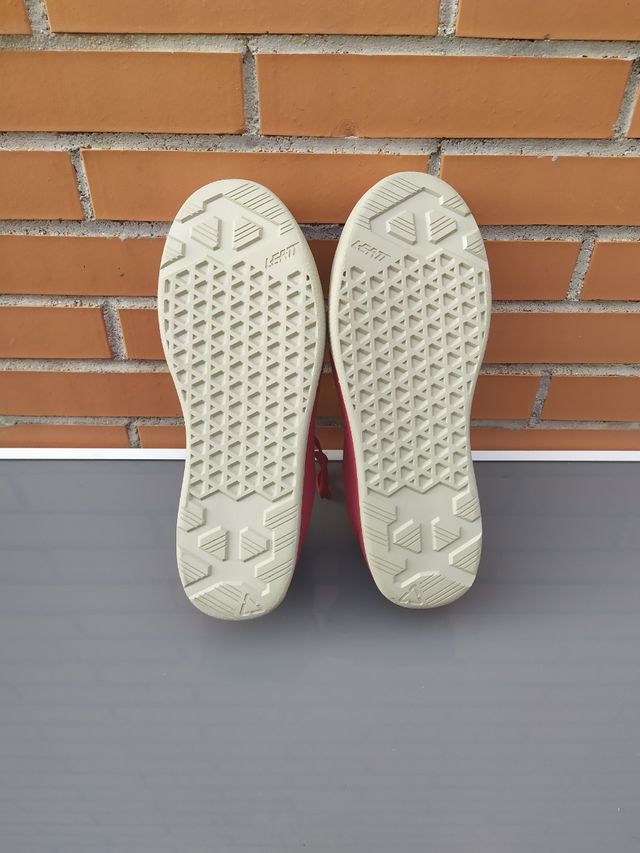 Zapatillas LEATT Flat Chilli 2.0 talla 43. NUEVAS.