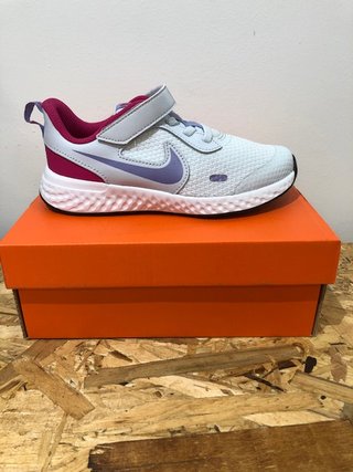 NIKE REVOLUTION T.30 de segunda mano por 29,9 EUR en Viladecans en WALLAPOP