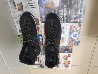 Botas semirigidas de montaña. Oportunidad de segunda mano por 80 EUR en  Carandia en WALLAPOP