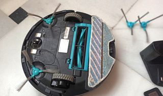 Robot Conga Serie 1290( para piezas o arreglar) de segunda mano por 55 EUR  en Alcalá de Guadaíra en WALLAPOP