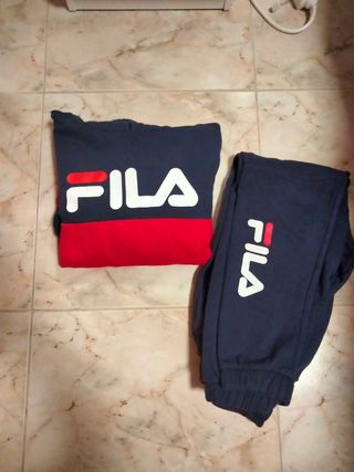 Conjunto de chándal fila de segunda mano por 15 EUR en El Montijo en  WALLAPOP