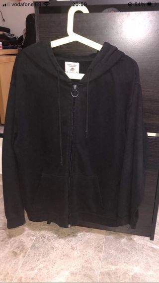 Sudadera con cremallera Pull \u0026amp; Bear de segunda mano por 10 EUR en  Barcelona en WALLAPOP