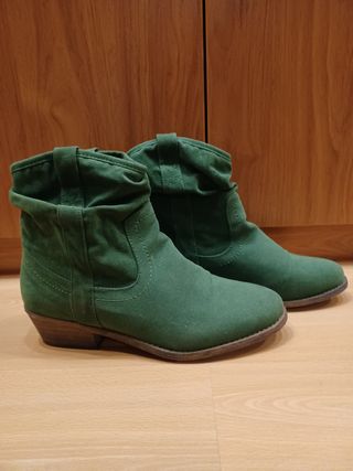 Botines estilo campero de segunda mano por 10 EUR en Guadalix de la Sierra  en WALLAPOP