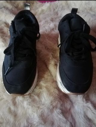 DEPORTIVAS PLATAFORMA ZARA de segunda mano por 20 EUR en Almería en WALLAPOP