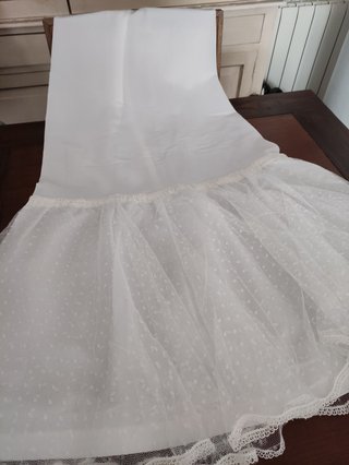 Cancan vestido novia de segunda mano por 40 EUR en Barcelona en WALLAPOP