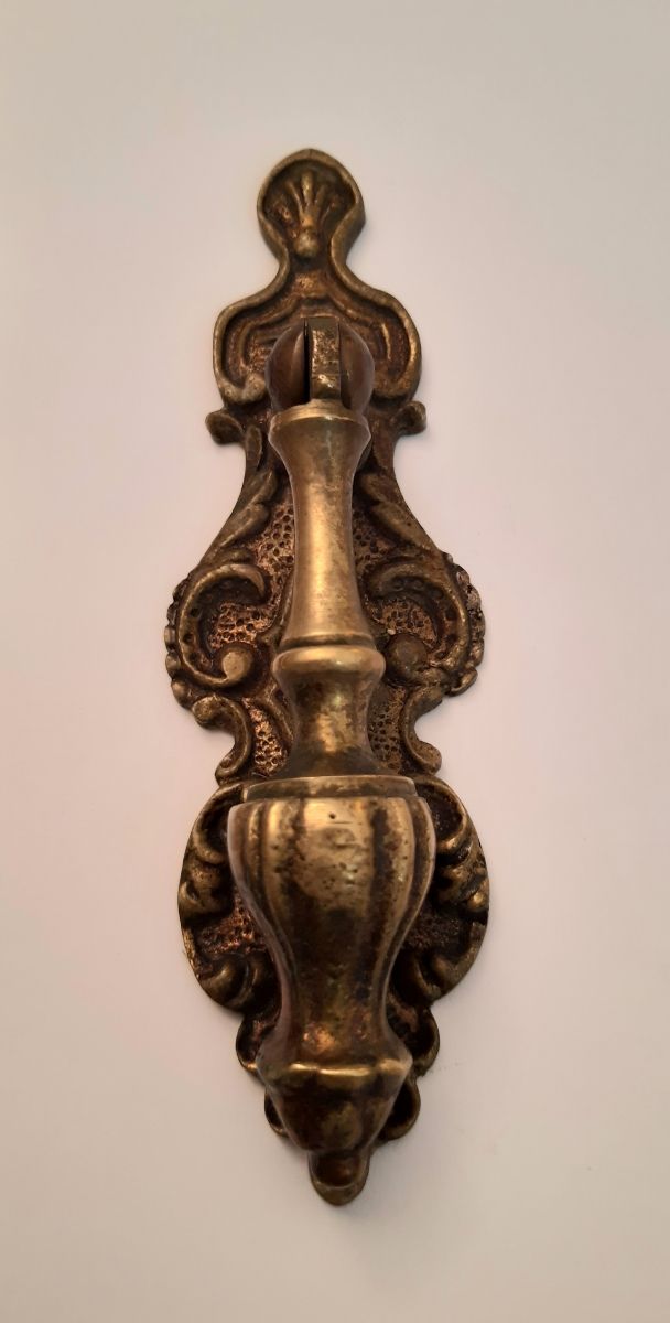 DOS TIRADORES DE ARMARIO ANTIGUOS