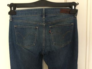 Pantalón vaquero Levis Mujer (Talla 25x32) de segunda mano por 25 EUR en  Fitoria en WALLAPOP
