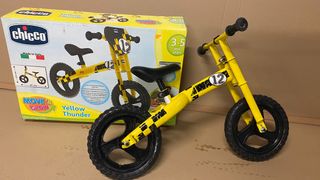 Bici sin pedales chicco yellow thunder de segunda mano por 28 EUR en  Fuenlabrada en WALLAPOP