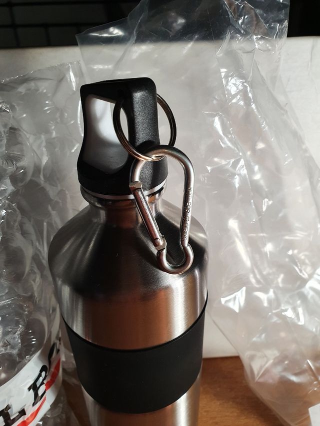 Borraccia con moschettone