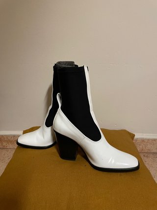 Botines cowboy mango de segunda mano por 18 EUR en Nueva Andalucia en  WALLAPOP