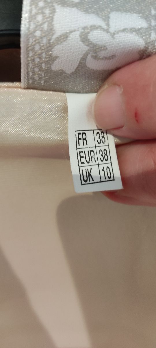 Conjunto de bata y camisón de lencería