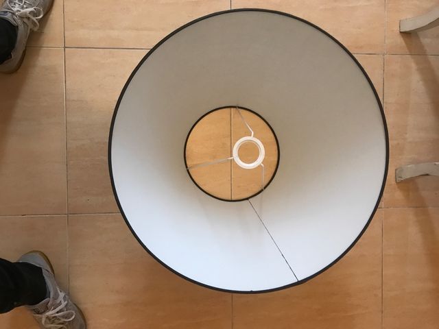 Pantalla para lámpara de pie marrón cholocate.