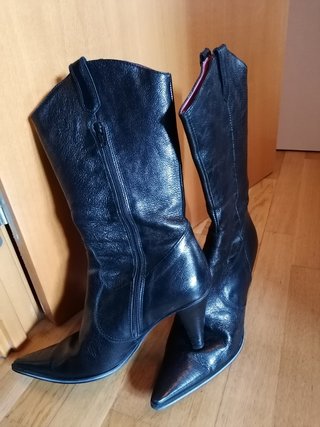 Botas tacon medio y punta de segunda mano por 25 EUR en L\\'Hospitalet de  Llobregat en WALLAPOP