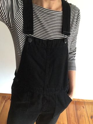 Mono peto vaquero Mango de segunda mano por 13 EUR en Barcelona en WALLAPOP