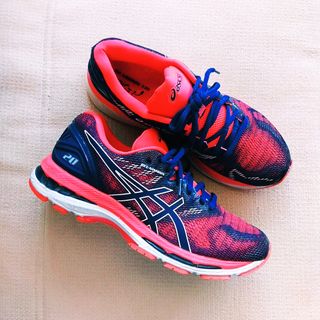 Zapatillas Asics Nimbus 20 talla 39.5 de segunda mano por 36 EUR en  Alcorcón en WALLAPOP
