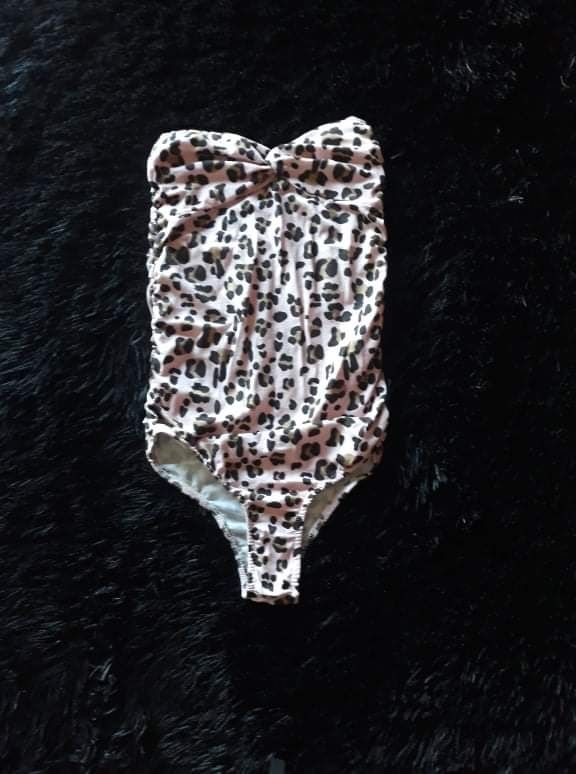 Lote de 10 tops xs por 55€