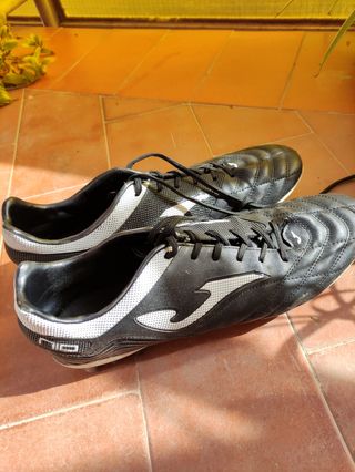 Zapatillas multi tacos Joma Talla 46 de segunda mano por 6 EUR en Granada  en WALLAPOP