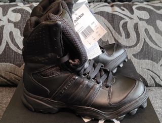 Zapatillas Adidas GSG 9.2 de segunda mano por 65 EUR en Valdemoro en  WALLAPOP