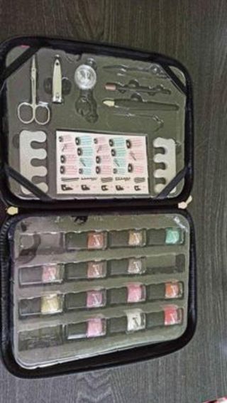 Maletín pinturas de uñas de segunda mano por 20 EUR en Cho en WALLAPOP