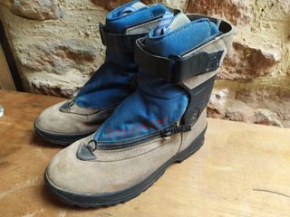 Botas de montaña Salomon de segunda mano por 40 EUR en Aranda de Duero en  WALLAPOP