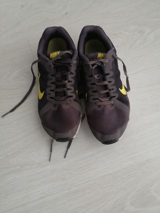 Zapatillas Nike talla 38.5 de segunda mano por 15 EUR en Aranjuez en  WALLAPOP